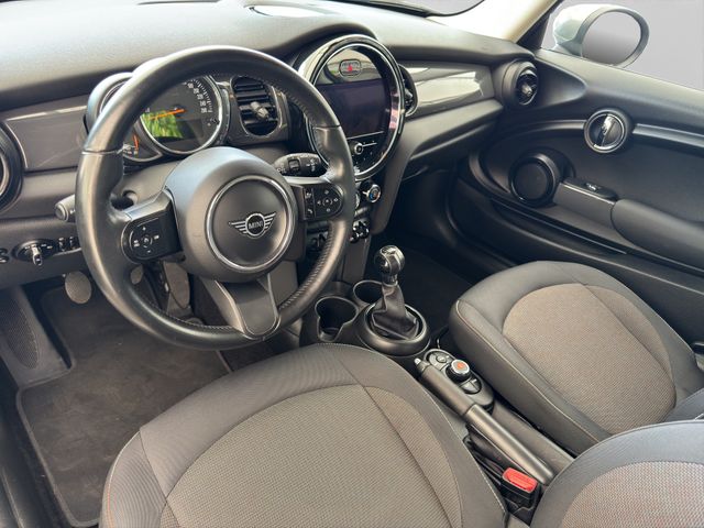 Fahrzeugabbildung MINI One Essential Trim LED+DAB+Tempomat+Klima
