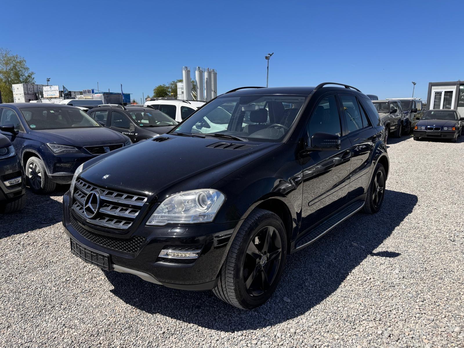 Mercedes-Benz *ML 300*CDI*4Matic*Navi*Leder*LED*AHK*ALU*