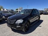 Mercedes-Benz *ML 300*CDI*4Matic*Navi*Leder*LED*AHK*ALU* - schwarze Mercedes-Benz ML 300