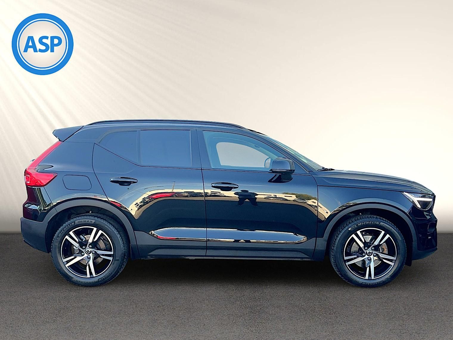 Volvo XC40 B3 DKG Dark LED PANO H&K Apple&Andro RFK foto 4