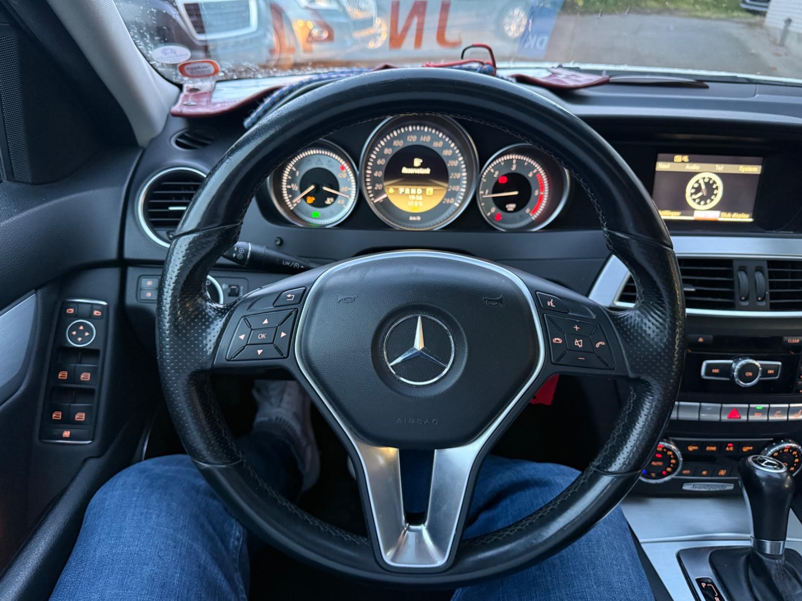 Mercedes-Benz C220 2011 — photo 23