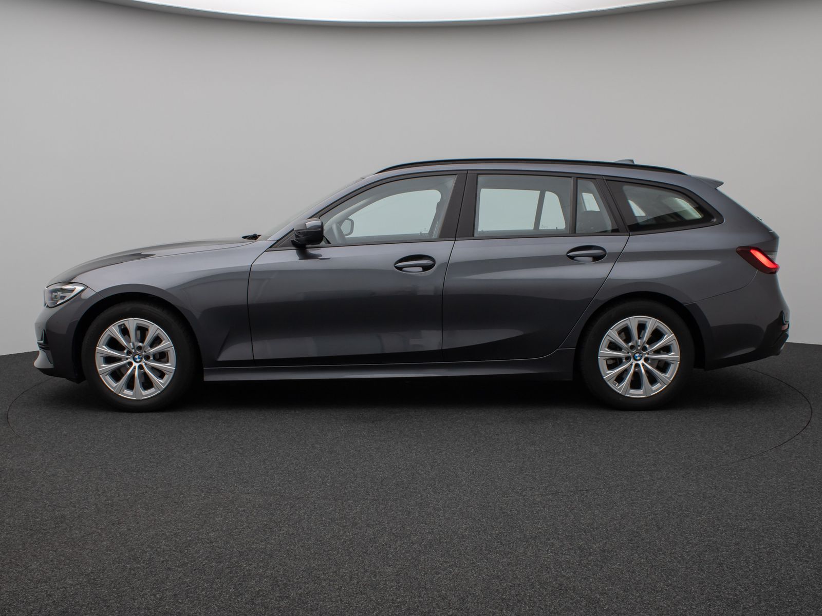 Fahrzeugabbildung BMW 320i Panorama DAB CockPitPr DrivAssist PDC Alarm