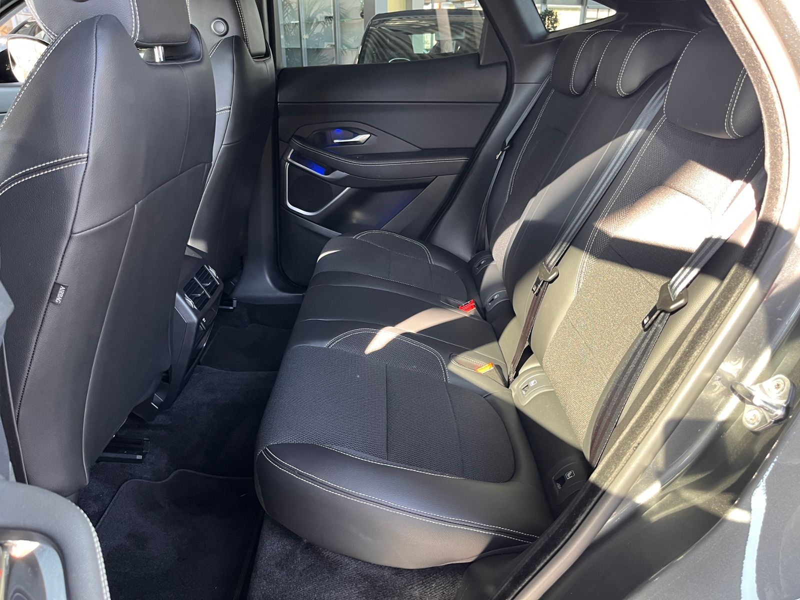 Fahrzeugabbildung Jaguar E-PACE P200 R-Dynamic AWD AHK BLACK PACK ACC