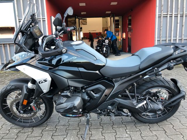 BMW R1300GS Triple Black + Akra /adaptives Fahrwerk