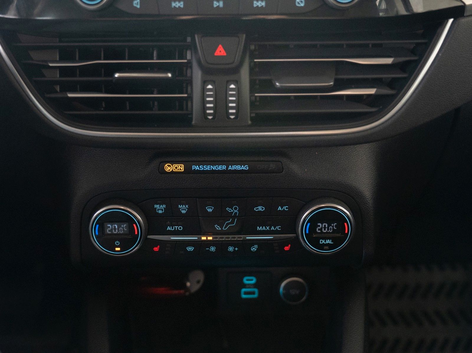 Fahrzeugabbildung Ford Kuga Titanium X 4x4/WINTER-P/LED/AHK/NAVI/B&O