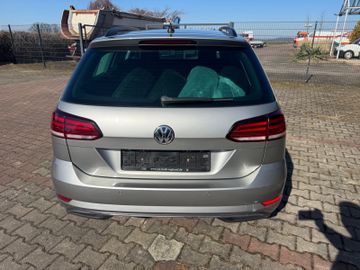 Volkswagen Golf - 6