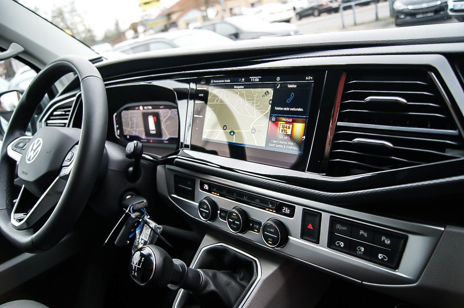 Fahrzeugabbildung Volkswagen T6.1 Caravelle 20TDI NEUWERTIG GARANTIE bis 2028