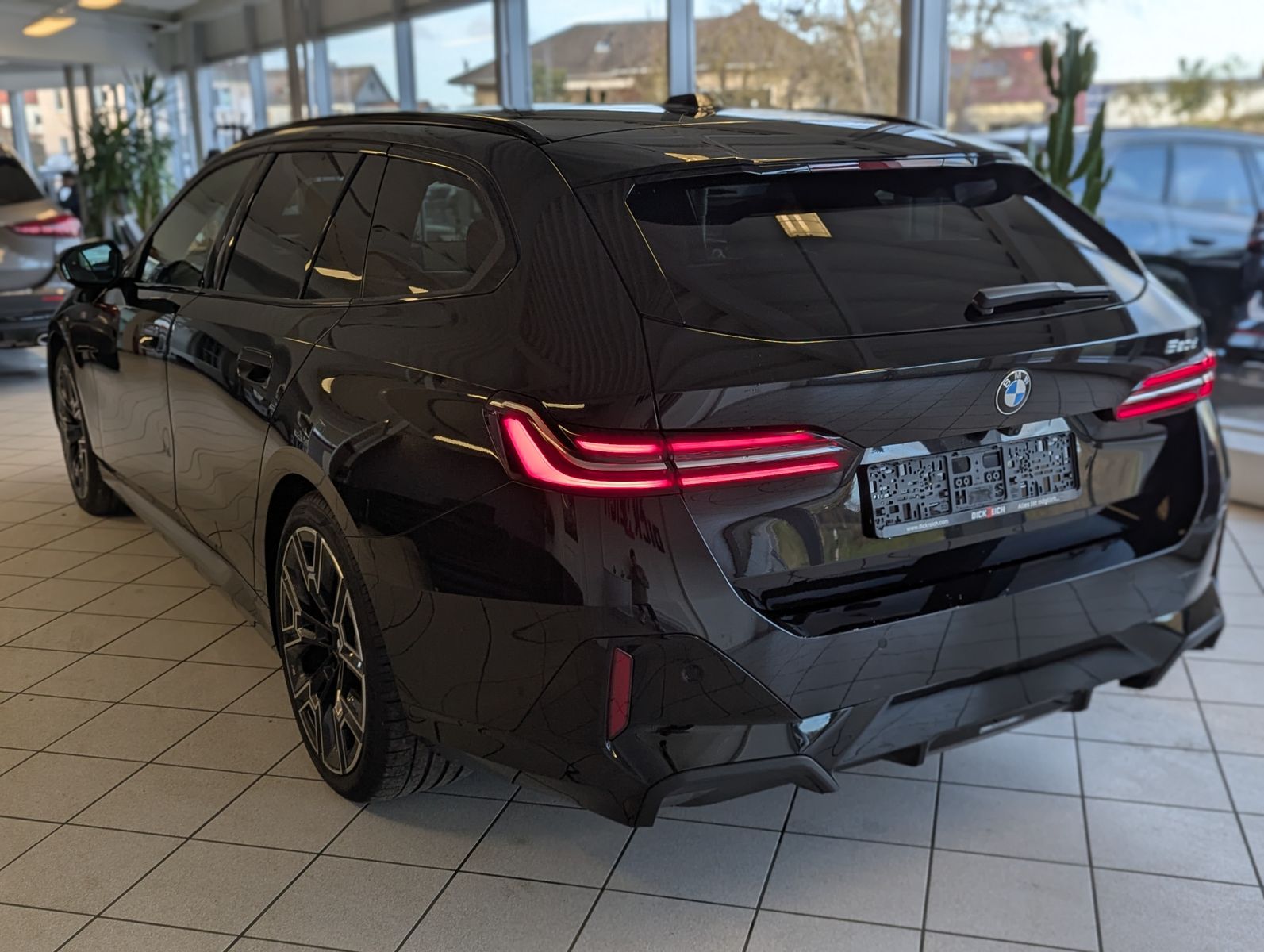 BMW 520 d M-Sport Innov.-Paket H/K LED Pano AHK 360° - Image 5