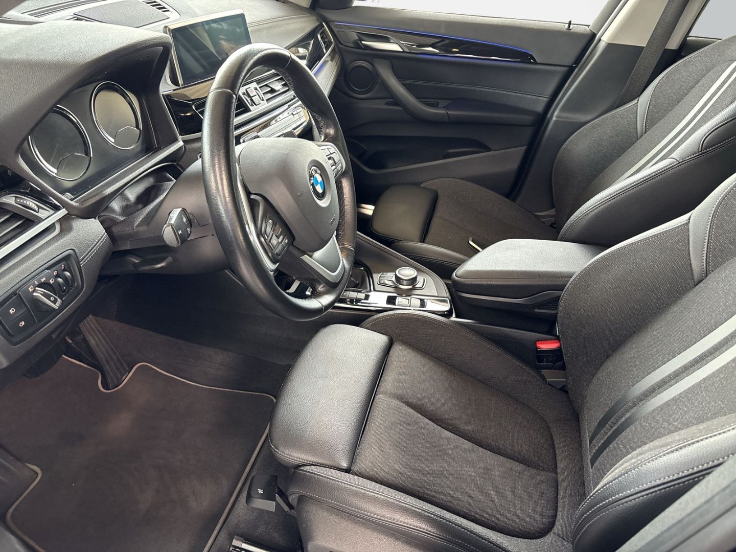 BMW X1 sDrive 18d SportLine+Panodach+LED+HIFI+DAB+ foto 14