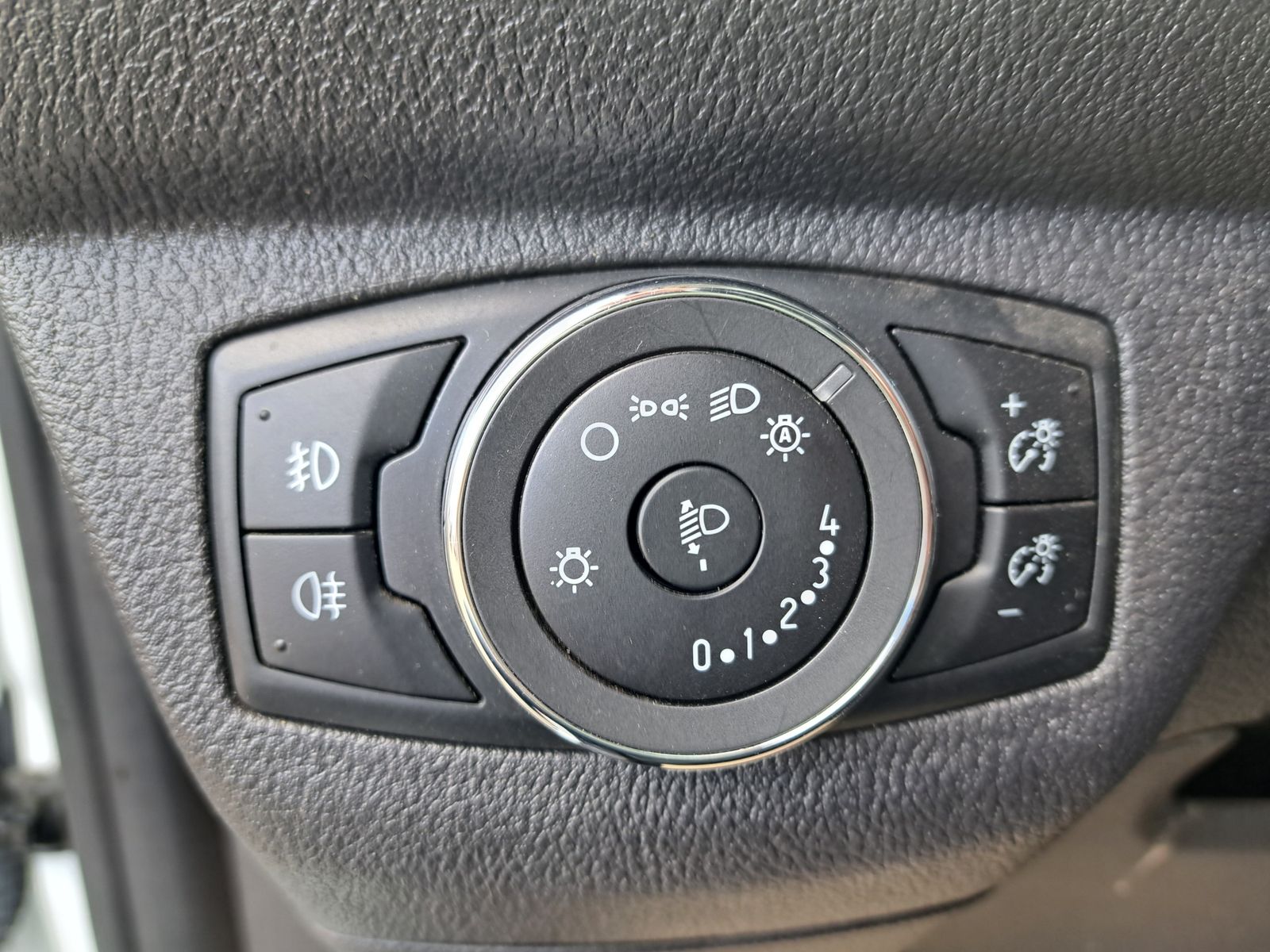 Fahrzeugabbildung Ford Tourneo Courier Trend 1.5 TDCI NAVI WINTERPAKET
