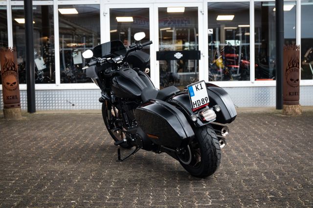 Fahrzeugabbildung Harley-Davidson FXLRST LOW RIDER ST 117 MY23 - VORBESTELLEN