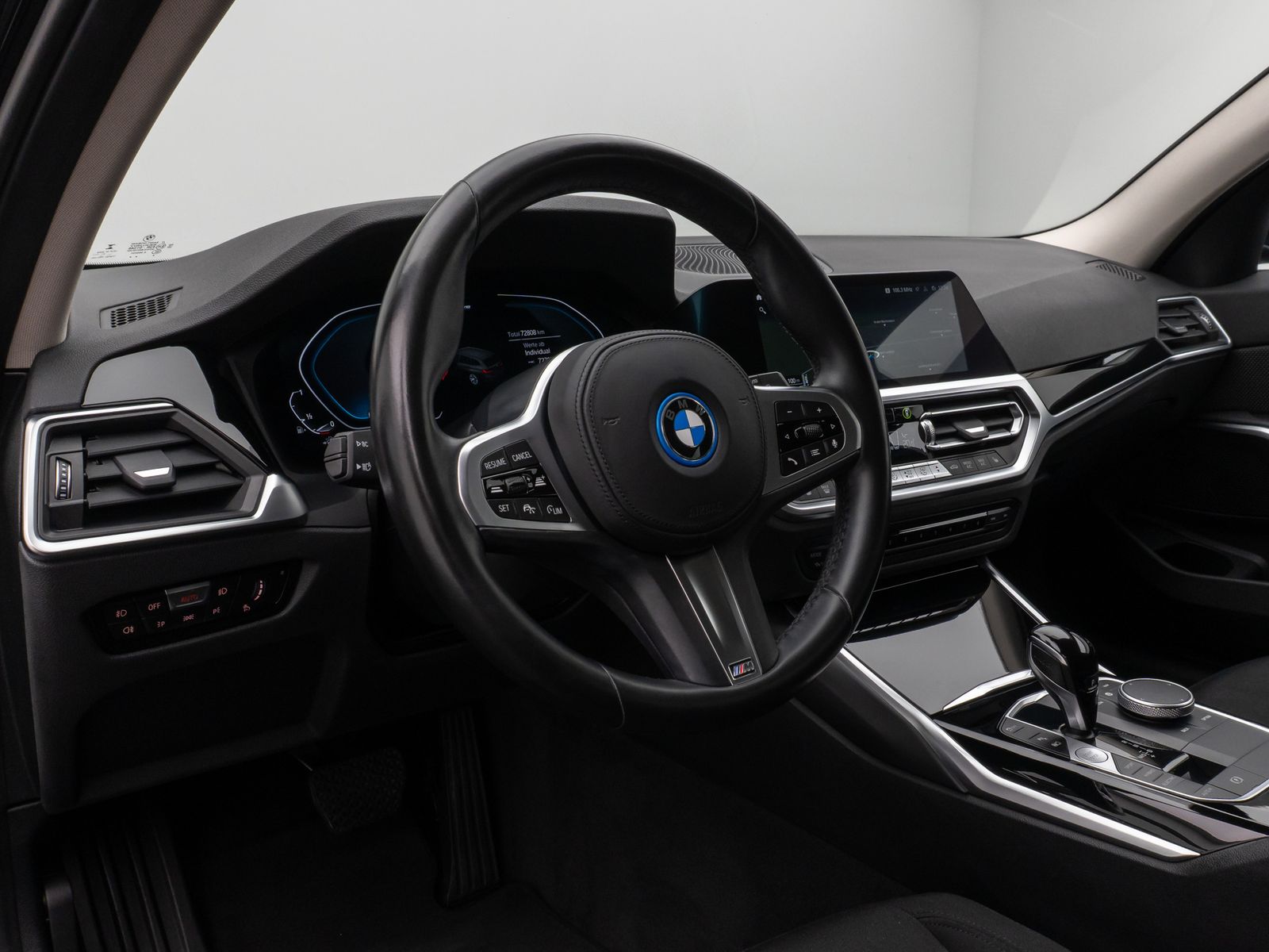 Fahrzeugabbildung BMW 330e Stop&Go DAB Kamera Alarm MSportleder 17Zoll
