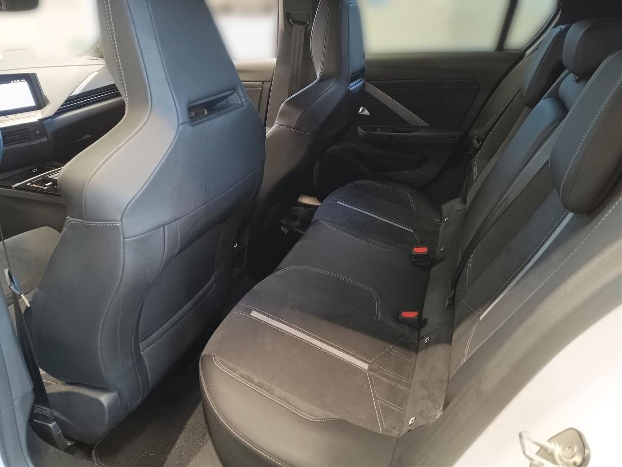 Fahrzeugabbildung Opel Astra L Lim. 1.6T PHEV GSe NAVI/LED/360°/SPORT