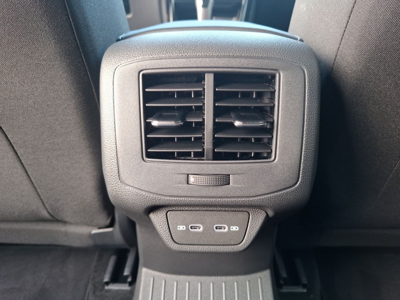 Fahrzeugabbildung Volkswagen T-Roc Style 4Motion AHZV, IQ.LIGHT