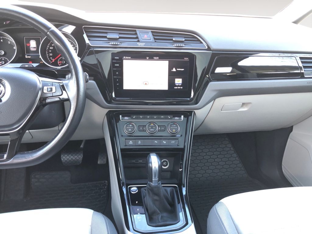 Fahrzeugabbildung Volkswagen Touran 1.4 TSI (BlueMotion Technology) DSG Highl