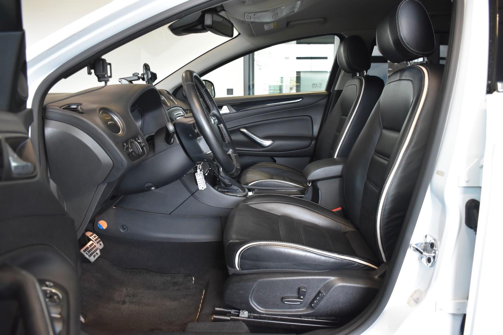 Ford Mondeo 2014 — photo 12