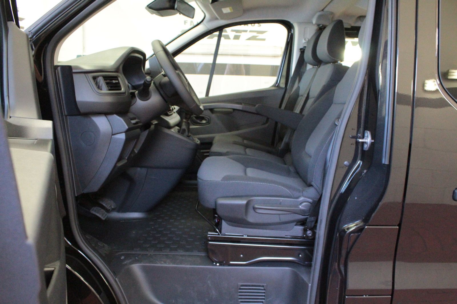 Fahrzeugabbildung Renault Trafic Dci 150 Grdt Evolution *Rollstuhlrampe*