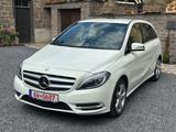 Mercedes-Benz B 180 Sport Bi Xenon Teilleder Service Neu! Top - gebrauchte Mercedes-Benz B 180 aus dem Jahr 2013
