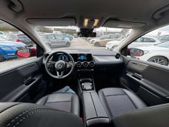 Fahrzeugabbildung Mercedes-Benz B 180 B 180 (247.084) *NAVI* *AHK* *Spur*