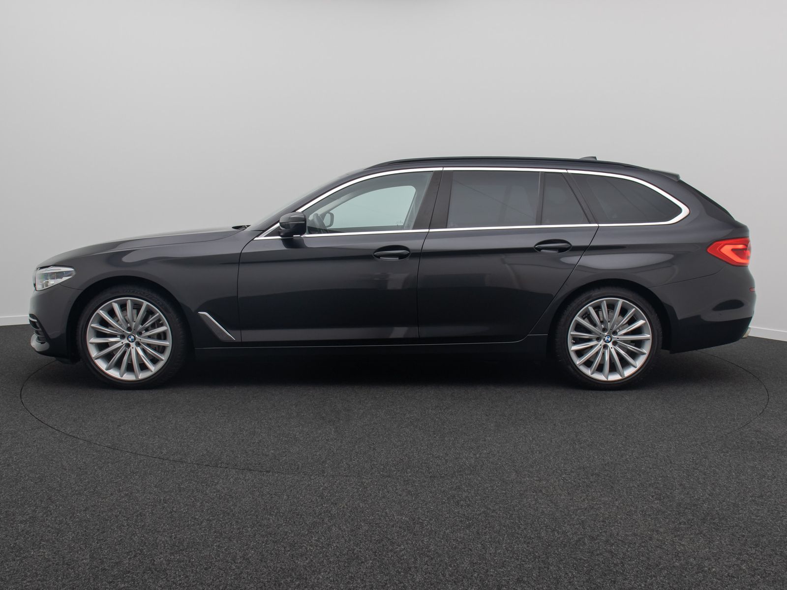 Fahrzeugabbildung BMW 540i xD HUD Kamera MSport Komfort Panorama19Zoll