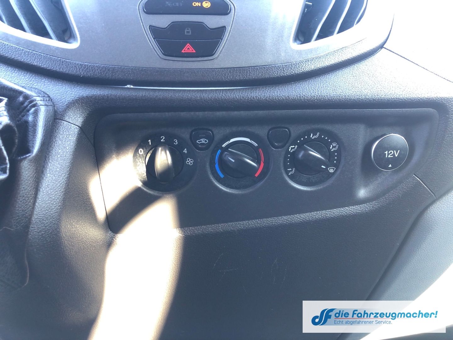 Fahrzeugabbildung Ford Transit Kombi 350 Behindertengerecht *4085