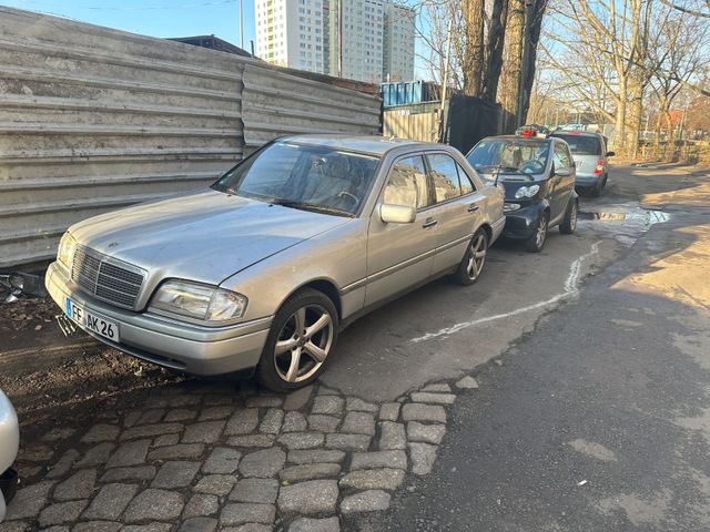 Mercedes-Benz C 180 ELEGANCE Automatik-Klima