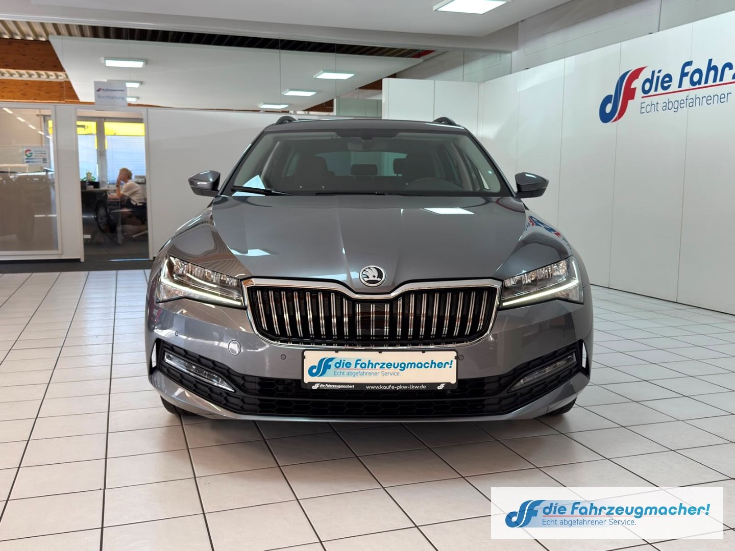 Fahrzeugabbildung SKODA Superb Combi Ambition Digitales Cockpit LED Sper