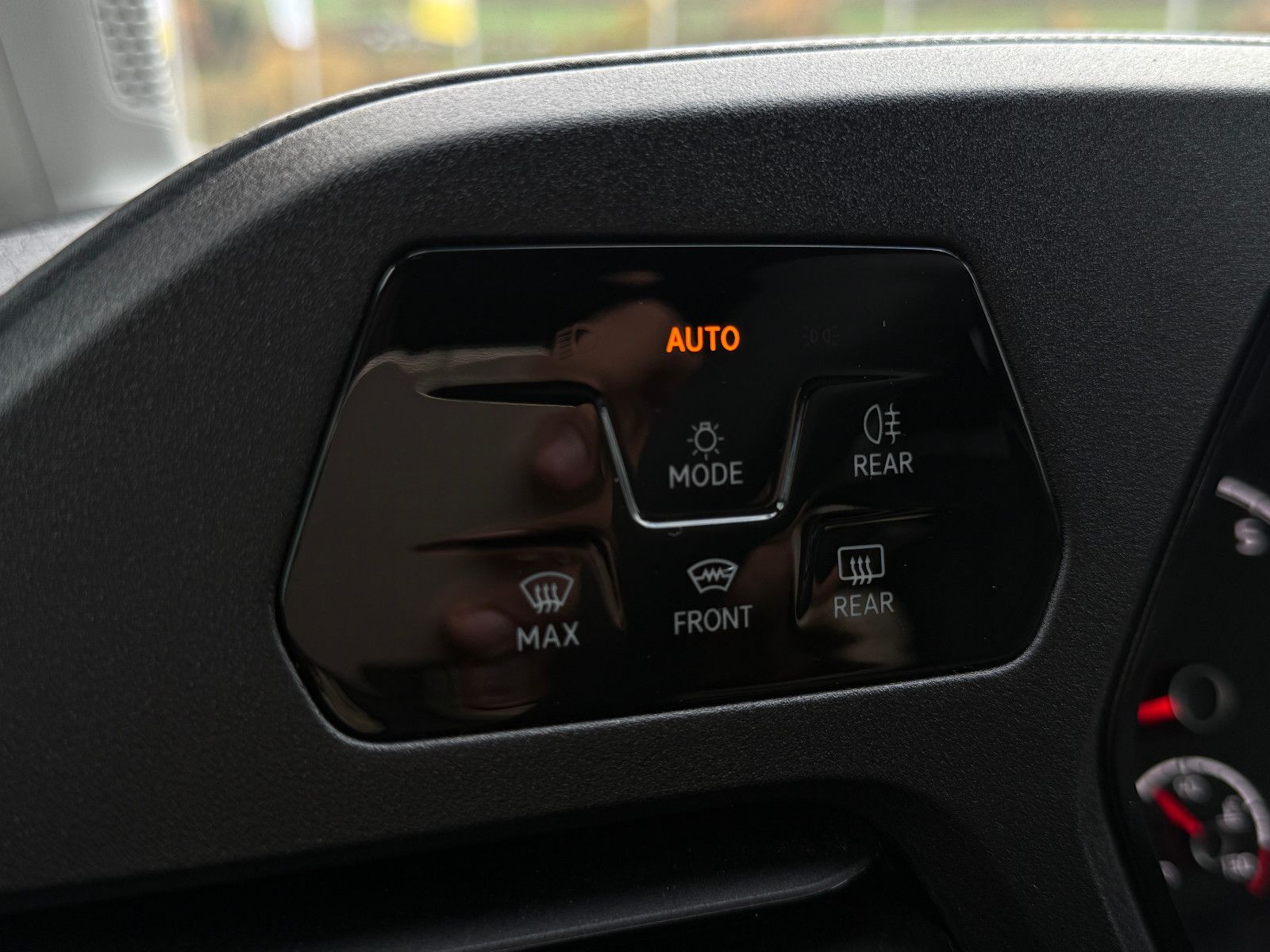 Fahrzeugabbildung Volkswagen Caddy Maxi 7-Sitzer DAB GRA Navi Kamera SHZ PDC