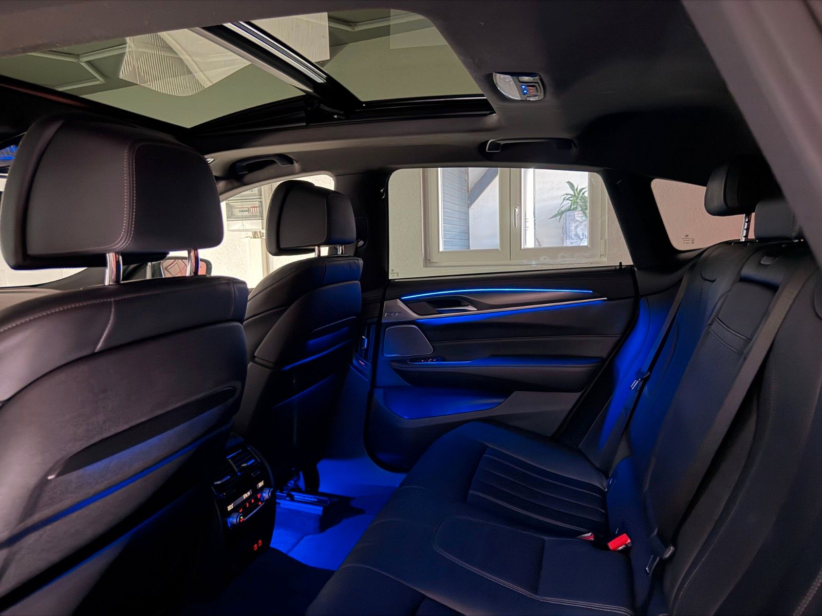 Fahrzeugabbildung BMW 630d GT xDrive M SPORT/LASER/HuD/PANO/AHK/STHZ