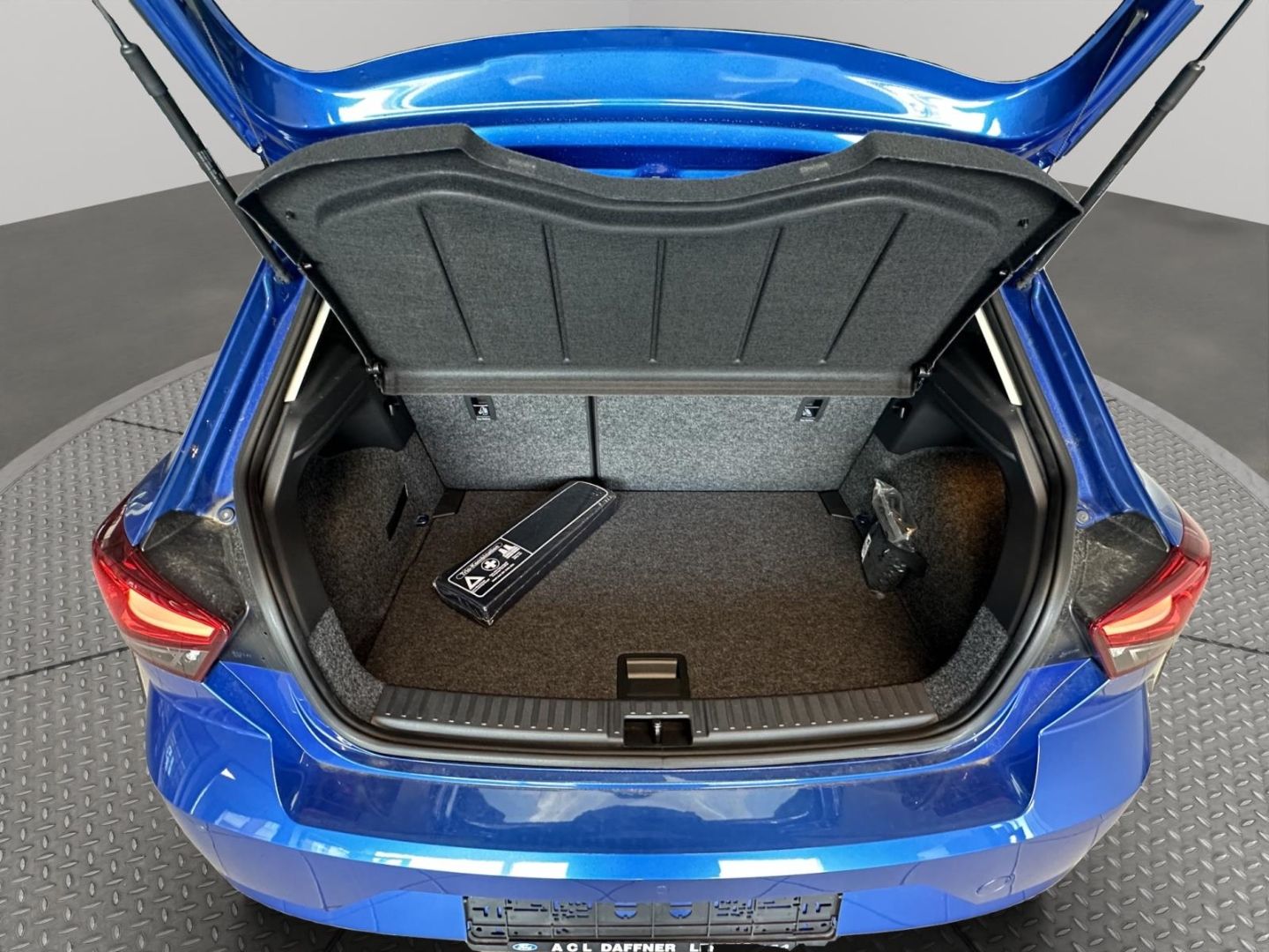 Fahrzeugabbildung SEAT Ibiza Navi Digitales Cockpit LED Apple CarPlay A