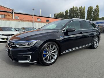 Volkswagen Passat - 1
