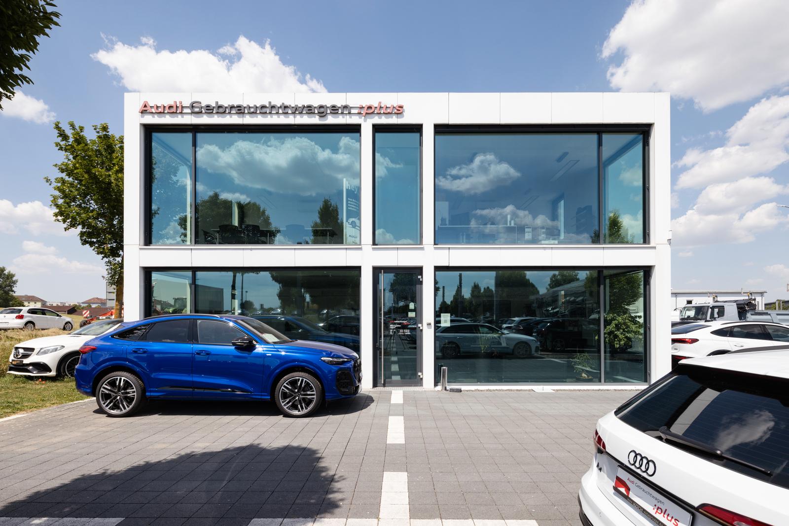 showroom-image-bottom