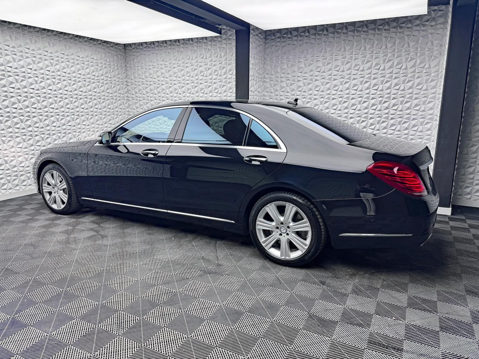 Fahrzeugabbildung Mercedes-Benz L 4MATIC/CHAUFFEUR/3xTV/BURM/PANO/DISTRO/HUD/360