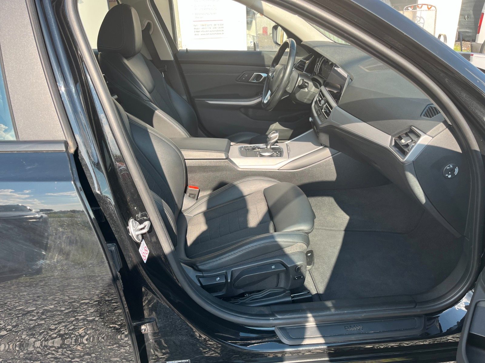 Fahrzeugabbildung BMW 318d Tour Navi Leder Kamera HUD Alarm SPORTSITZE
