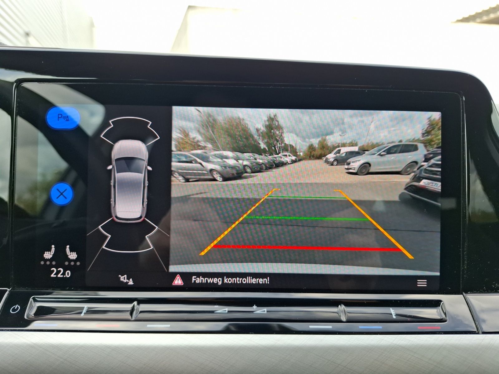 Fahrzeugabbildung Volkswagen Golf VIII TSI DSG MatrixLED Kamera ACC