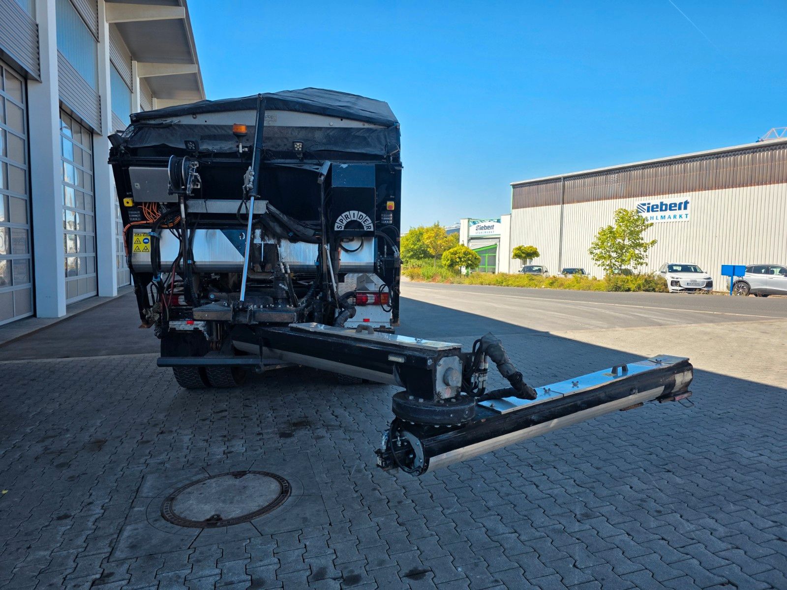 Fahrzeugabbildung Mercedes-Benz Arocs 3251K 8x4 AMTEC Thermokipper +Sprider M25E