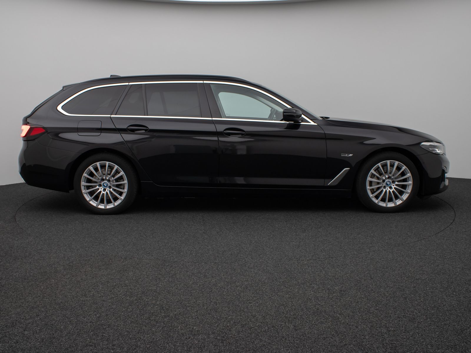 Fahrzeugabbildung BMW 530e xD Kamera Komfort DisplKey Alarm