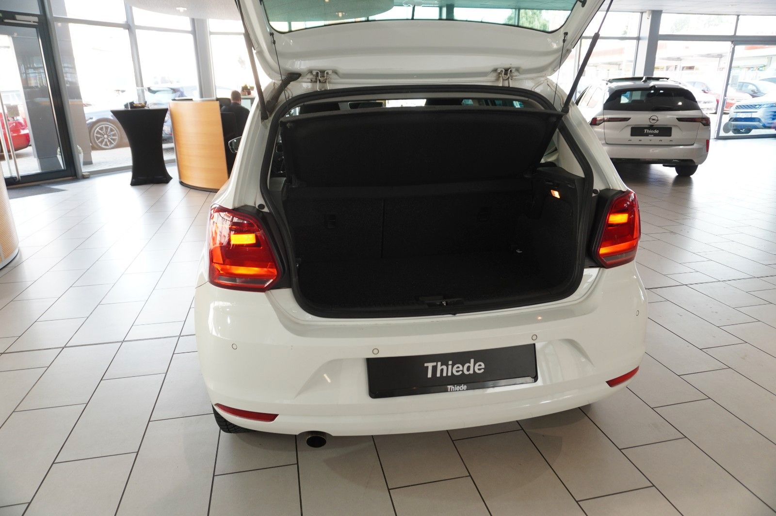 Fahrzeugabbildung Volkswagen Polo V 1.2 TSI LOUNGE DSG NAVI/KLIMA/PDC/TEMP.