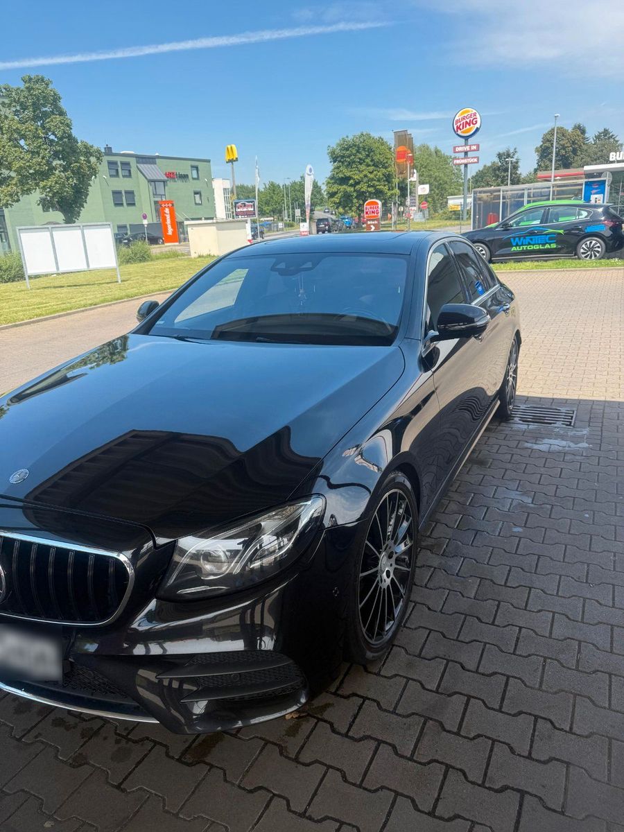 MERCEDES-BENZ Mercedes E220  AMG line