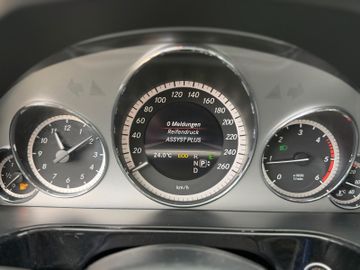 Mercedes E 220 - 11