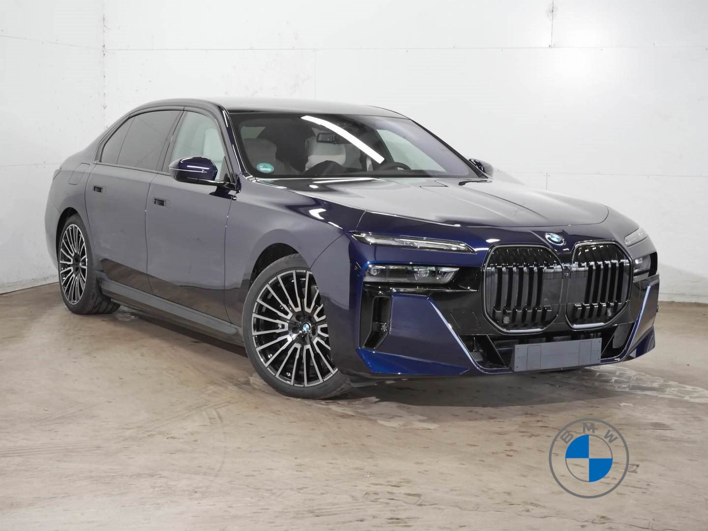 BMW i7 60 xDrive M Sport Pro 21 Fond TV B&W Lounge foto 4