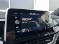 VW T-Roc 1.5 TSI DSG R-Line SHZ NAV AHK KAM 5JGAR bei Autohaus Landmann & Maier OHG