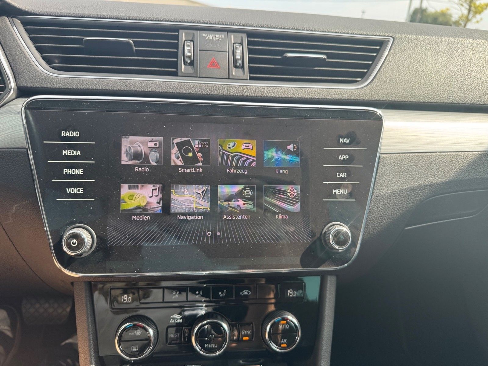 Fahrzeugabbildung SKODA Superb Combi Ambition 1.5 TSI