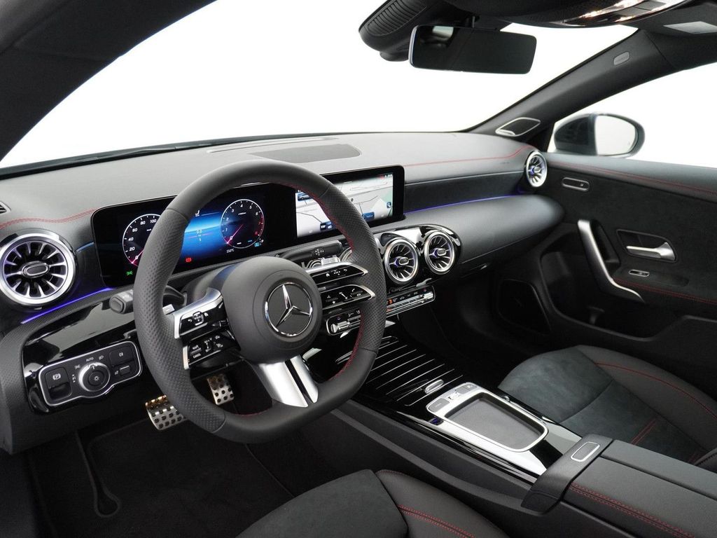 Mercedes-Benz CLA 180 Shooting Brake Star Edition AMG Line | P