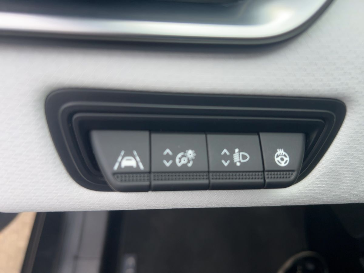 Fahrzeugabbildung Renault Clio TECHNO TCe 90 X-tronic Kamera Navi Kamera