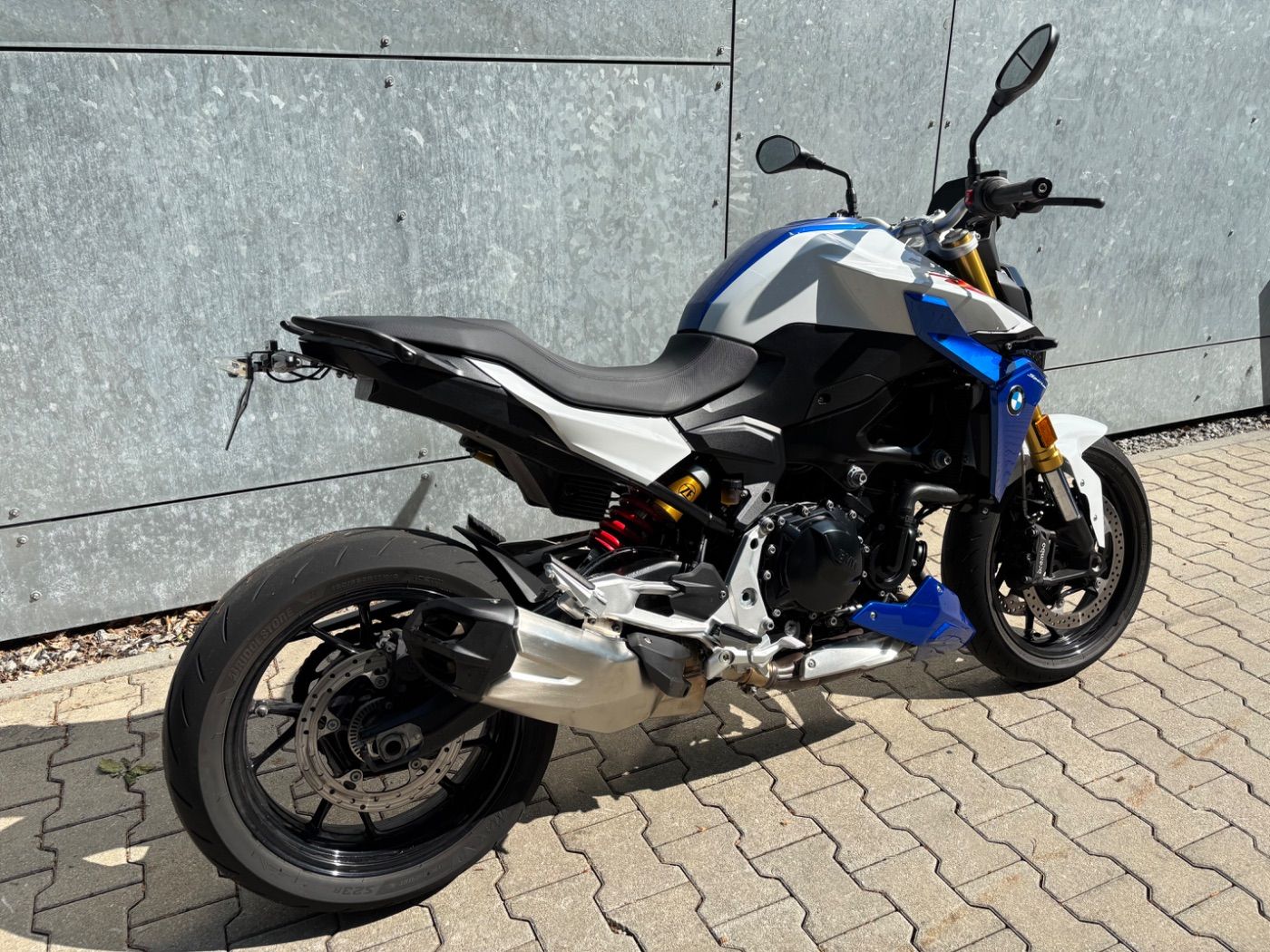 Fahrzeugabbildung BMW F 900 R A2 Style Sport 3 Pakete