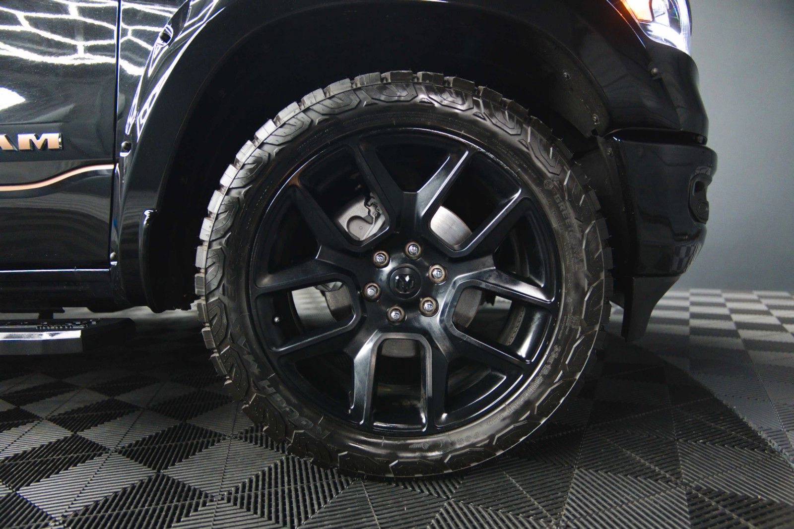 Fahrzeugabbildung Dodge RAM 5.7 V8 HEMI 4x4 Night LARAMIE LONGBED 19%
