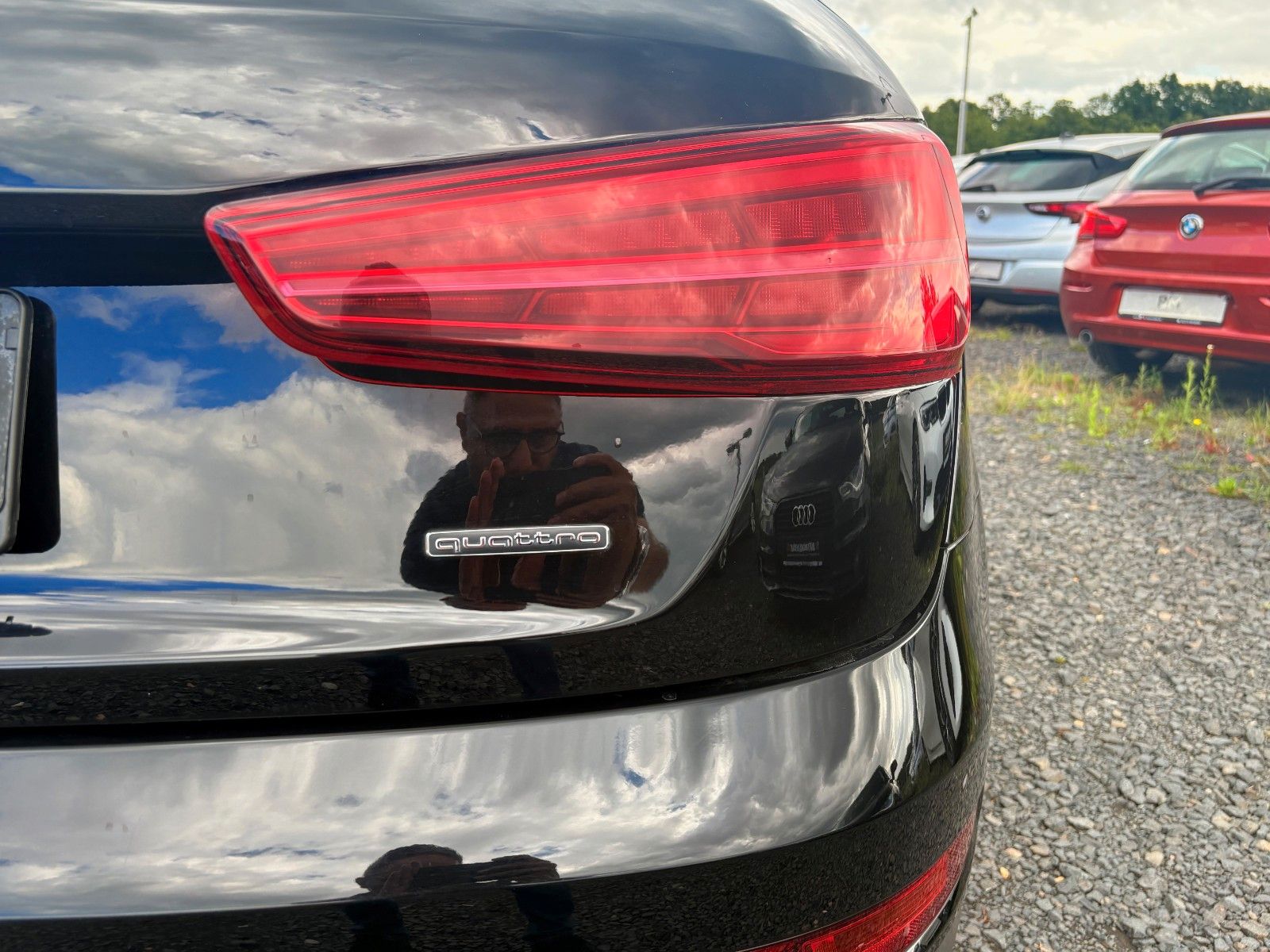 Fahrzeugabbildung Audi Q3 design quattro 2.0 TDI S-tronic Navi LED SHZ