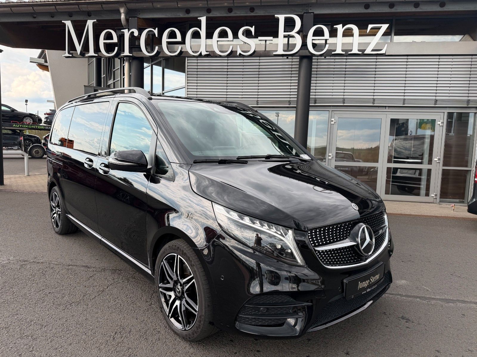 Fahrzeugabbildung Mercedes-Benz V 250 d EDITION AMG Kompakt AHK2,5 DISTRONIC