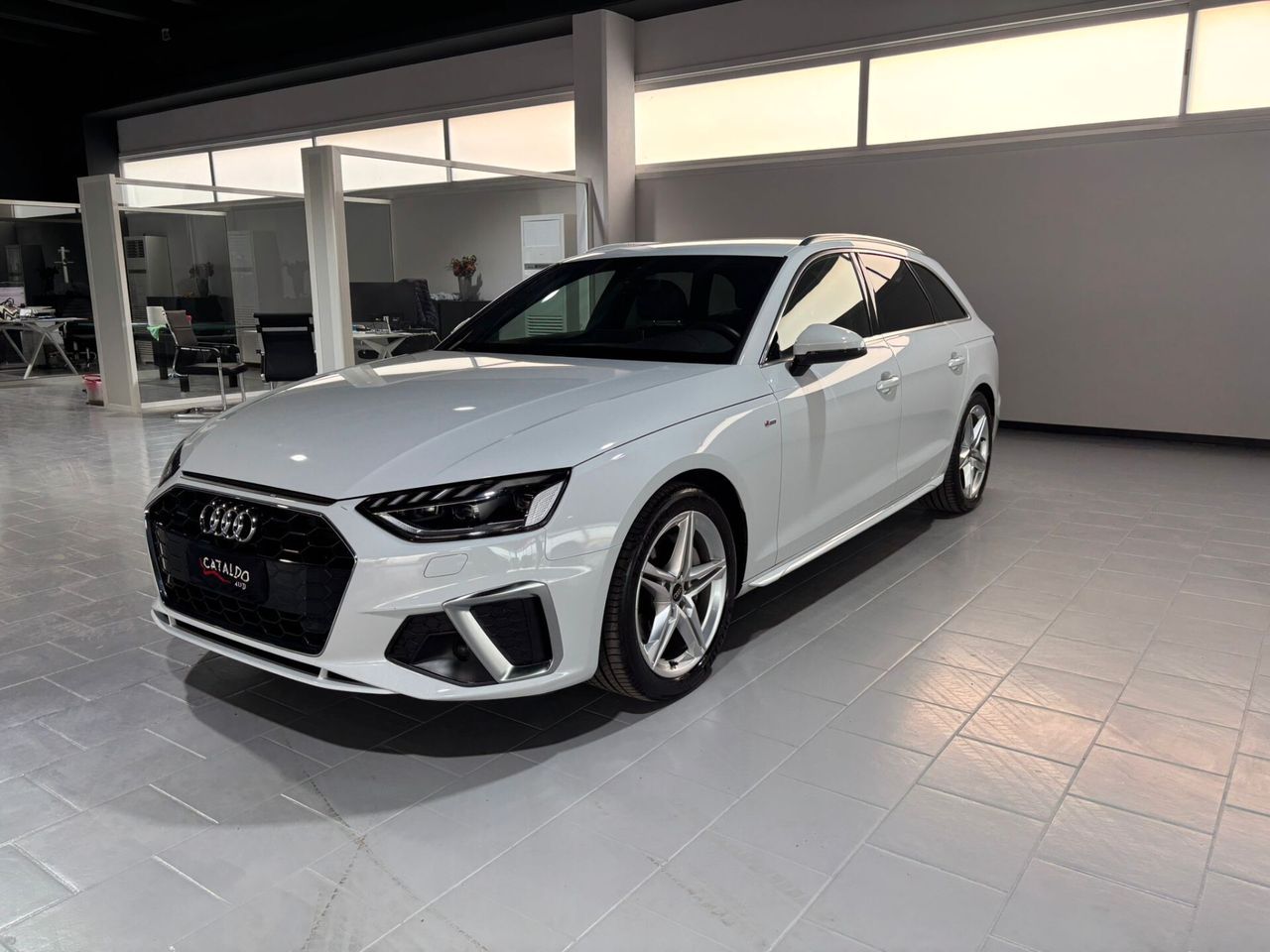Audi A4 Avant 40 TDI S tronic line edition
